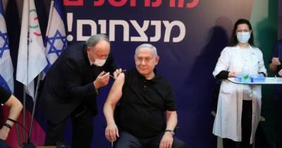 В Израиле стартовала вакцинация от коронавируса, первым привился Нетаньяху