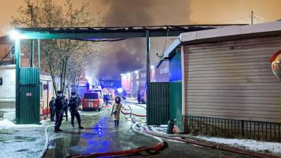 Пожар произошел в промзоне в Москве