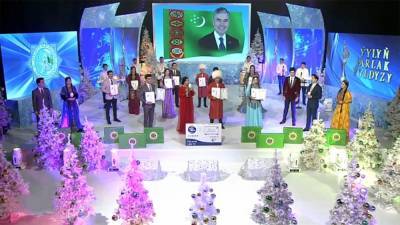 На музыкальном телеканале, директора которого накануне уволил Бердымухамедов, прошел финал конкурса певцов