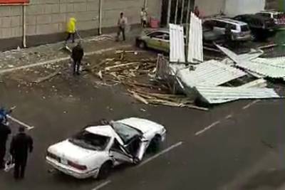 Читинка отсудила у депутата стоимость автомобиля, разрубленного пополам слетевшей крышей