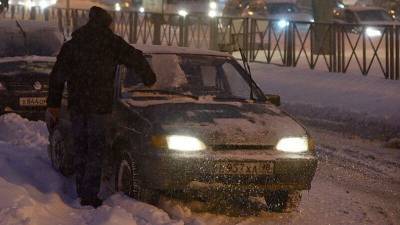 Автоэксперт Зиманов развеял миф о вреде прогрева машины зимой