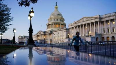 Сенат США принял однодневный бюджет страны вслед за конгрессом
