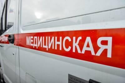 В Красноярске автобус врезался в стоящий на дороге грузовик