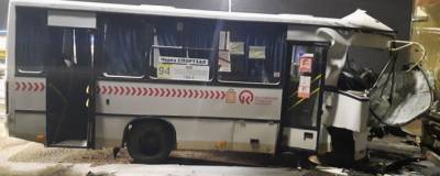 В Красноярске в ДТП с автобусом и фурой пострадали 16 человек