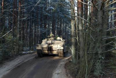 «Поленились сменить камуфляж»: литовские пользователи об американских танках в лесах Литвы