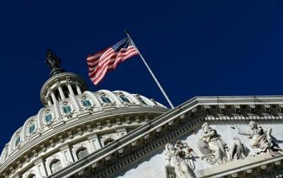 В США Конгресс согласовал план поддержки экономики на $900 млрд