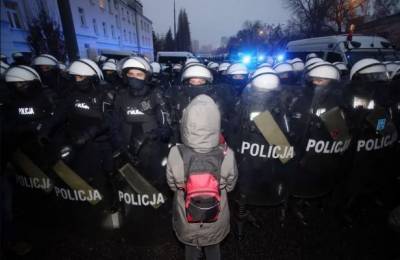 Польский город отказался финансировать полицию из-за жестокости на митингах