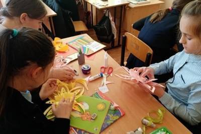 В Гавриловке 2-й школьники делают уникальные новогодние открытки