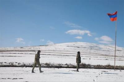 Российские пограничники берут под контроль часть дороги в армянском Сюнике