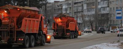 Улицы Дзержинска очищают от снега 60 единиц снегоуборочной техники