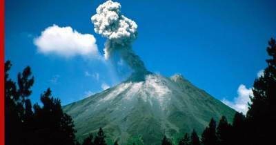 Вулкан Ключевской на Камчатке выбросил столб пепла высотой 7 км