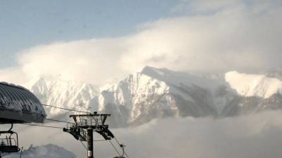 Из-за сильного снегопада в Сочи возникла угроза схода лавин