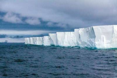 Самый большой айсберг в мире раскололся надвое - lenta.ua - Антарктида