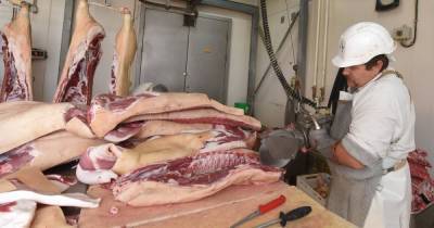 На украинских рынках упала цена на свинину