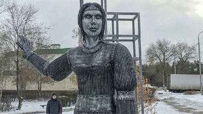 Жители Нововоронежа шокировал памятник Аленке