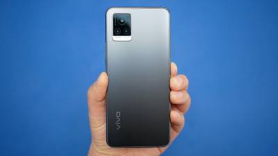 Обзор Vivo V20: селфифон на Android 11