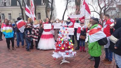 Белорусские активисты в Киеве загадали на Новый год смерть Лукашенко
