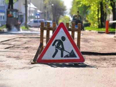 Строители Екатеринбурга закрыли движение по улице Школьников на два года