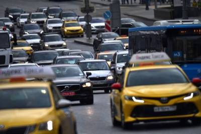 Регионам рекомендовали обсудить вопрос бесплатных перевозок врачей на такси