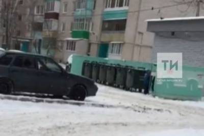 В Татарстане разыскивают мужчину, засовывавшего в мусорный бак ребенка