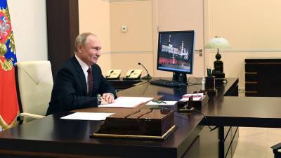 Путин проводит видеоконференцию, посвящённую сотрудничеству между центром Гамалеи и компанией AstraZeneca