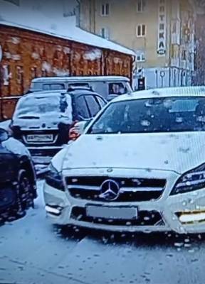 В Кемерове водитель Mercedes-Benz получил штраф за езду против движения