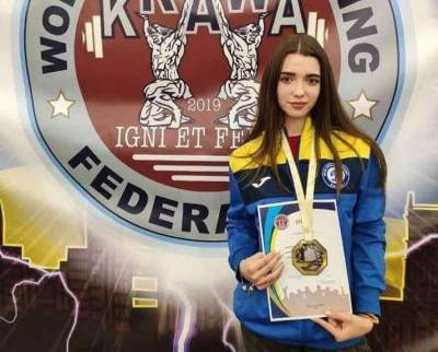 Курсантка ХНУВС стала победительницей в соревнованиях по пауэрлифтингу