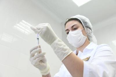 Вакцинация пожилых от коронавируса может стартовать в РФ с 2021 года