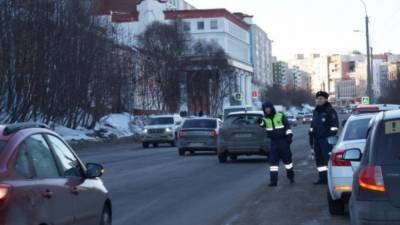 Московский инспектор ДПС дважды оказался под колесами авто