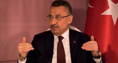Вице-президенту Турции Фуату Октаю стало плохо во время выступления в прямом эфире. Видео