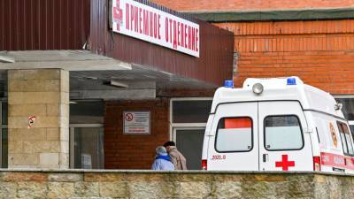 Молодую жительницу Новокузнецка госпитализировали после ДТП с автобусом