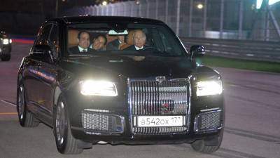 Японские автолюбители сравнили лимузин Путина "Аурус-Сенат" с Rolls-Royce