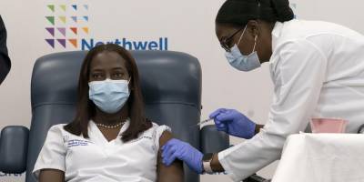 Власти США хотят первыми привить от коронавируса темнокожих