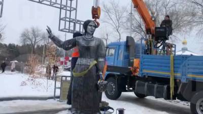 Жуткий памятник Алёнке в Нововоронеже демонтировали