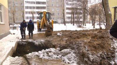 В Екатеринбурге из-за коммунальной аварии затопило часть улицы Реактивной (ФОТО, ВИДЕО)