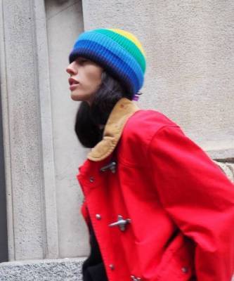 Этой зимой носите яркую куртку и шапку, как Джильда Амбросио