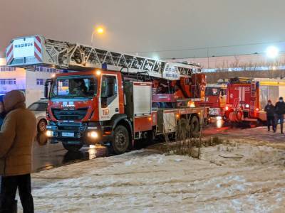 Пожар на складе стройматериалов в Строгине попал на видео