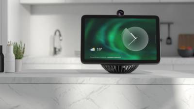 "Сбер" объявил о старте продаж смарт-дисплея SberPortal с ИИ-камерой