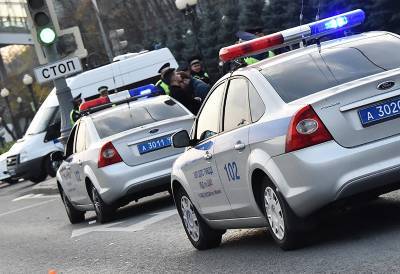 На Щелковском шоссе столкнулись два автомобиля и фура