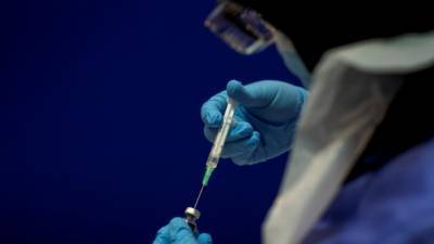 Польша планирует начать вакцинацию медиков 27 декабря