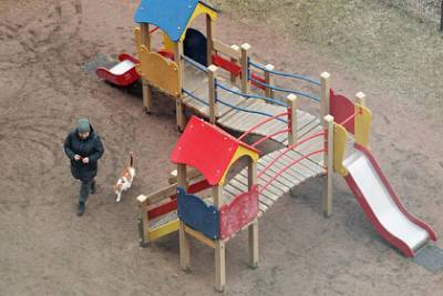 Богатый россиянин построил детскую площадку и устроил «фекальный коллапс»