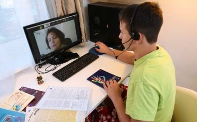 Более 8 тысяч петербургских школьников учатся дистанционно из-за коронавируса