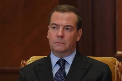 Медведев назвал необходимое количество вакцины для России