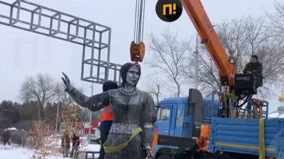 В Нововоронеже убрали памятник Аленке, шокировавший людей своим внешним видом (ФОТО)