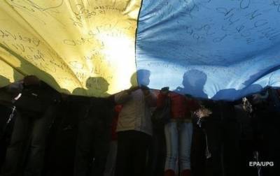 Половина украинцев выступают за евроинтеграцию - опрос