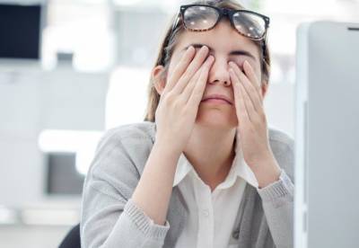 Врачи посоветовали, как снять усталость глаз после работы с компьютером