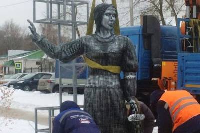 В Воронежской области демонтировали скандальный памятник Алёнке