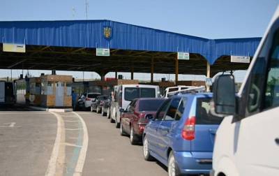 На украинско-румынской границе образовалась огромная очередь