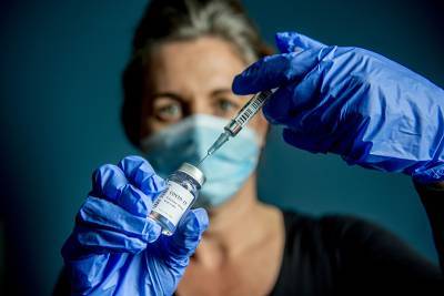 В ЕС одобрили использование вакцины Pfizer