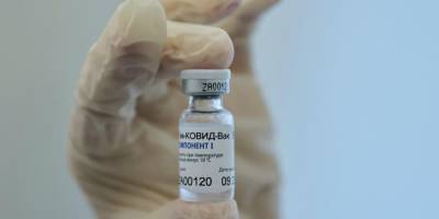 Беларусь с января планирует начать вакцинировать жителей от коронавируса российской вакциной